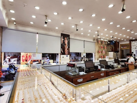 Lắp Đặt Rèm Cuốn Cho Tiệm vàng KIM PHÁT HIỆP THÀNH 2